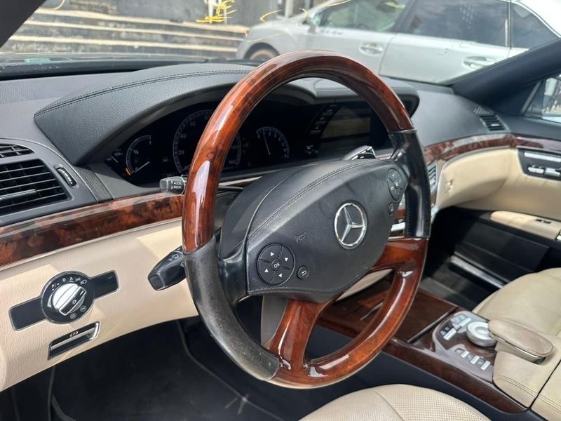 Thumbnail 5 of 2012 Mercedes-Benz S-Class S550